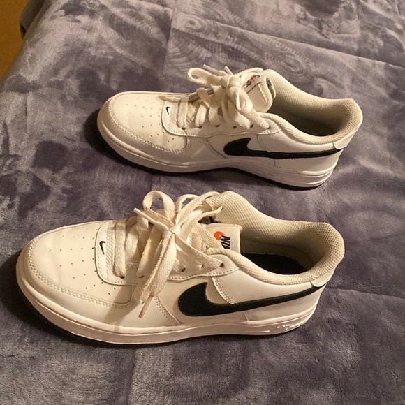 Worn a few times but still in good shape - Picture 1 of 3